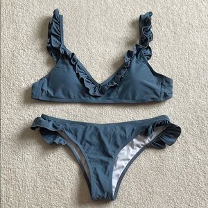 Grey ruffled bikini set!
